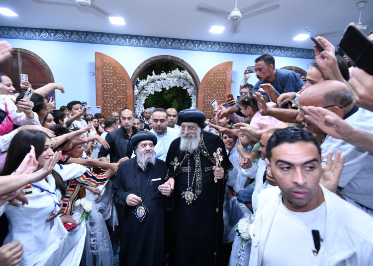 بالصور زيارة البابا تواضروس الثاني لإيبارشية أبوتيج والاهالي يصطفون على الطريق الزراعي على مسافة ٧ كيلومترات لاستقبال قداستة 1 زيارة البابا تواضروس الثاني لإيبارشية أبوتيج