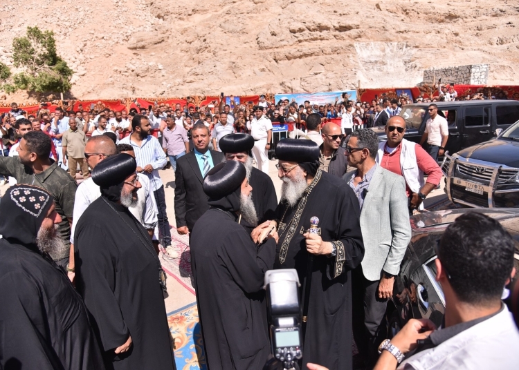 بالصور زيارة البابا تواضروس الثاني لدير مارمينا المعلق بجبل أبنوب ويجري جولة موسعة ويلتقي مجمع الرهبان 1 زيارة البابا تواضروس الثاني لدير مارمينا المعلق