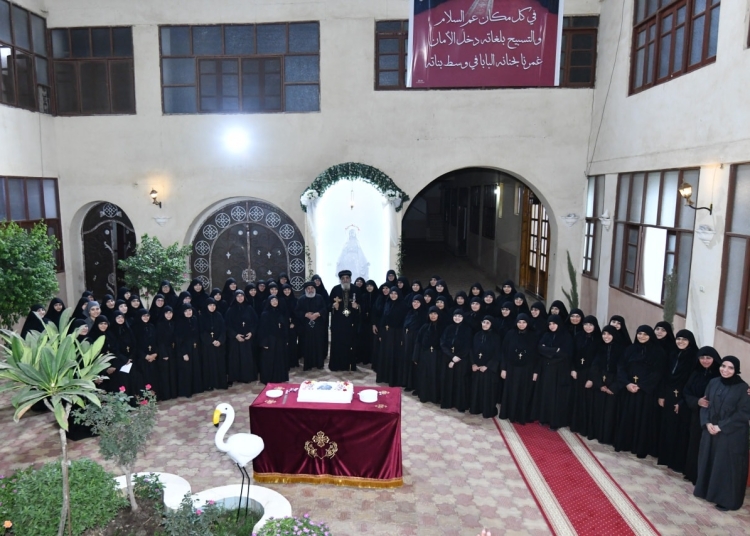 بالصور البابا تواضروس الثاني يزور دير العذراء والملاك للراهبات بصنبو التابع لإيبارشية ديروط 1 البابا تواضروس الثاني يزور دير العذراء والملاك للراهبات