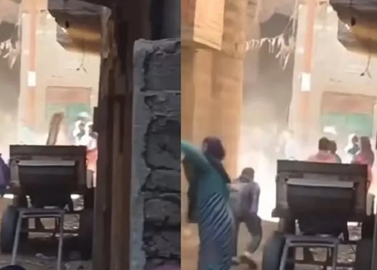 تفاصيل اعتداءات على منازل أقباط بقرية نزلة جلف بالمنيا ببني مزار على خلفية اتهام شاب قبطي بارتباطه بفتاة والأمن يسيطر على الموقف 1 اعتداءات على منازل أقباط بقرية نزلة جلف بالمنيا