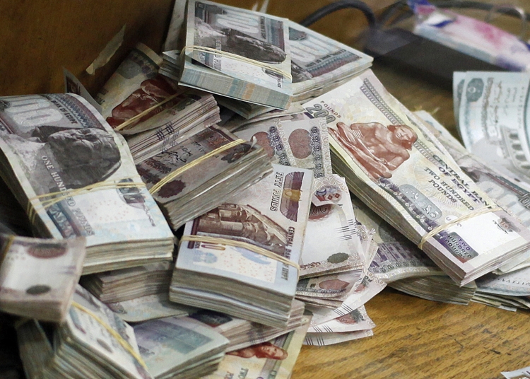 في ضربة أمنية حاسمة القبض على سيدة غسلت 50 مليون جنيه بالسوق السوداء 1 سيدة غسلت 50 مليون جنيه