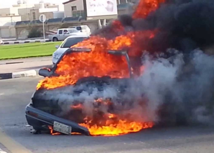 النيران تلتهم 15 مليون جنيه تفاصيل حريق سيارة تاجر ذهب وسط الطريق 1 حريق سيارة