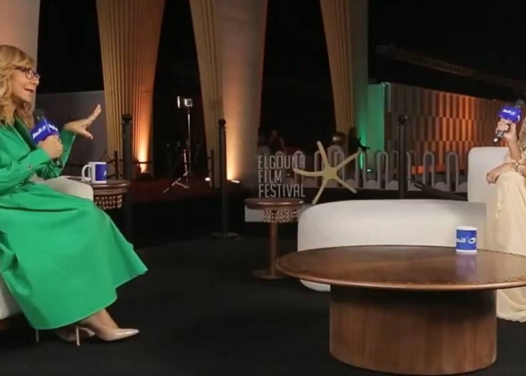 حلق أمينة خليل بمهرجان الجونة 2025 يثير الجدل العارم عقب اندهاش لميس الحديدي 1 حلق أمينة خليل
