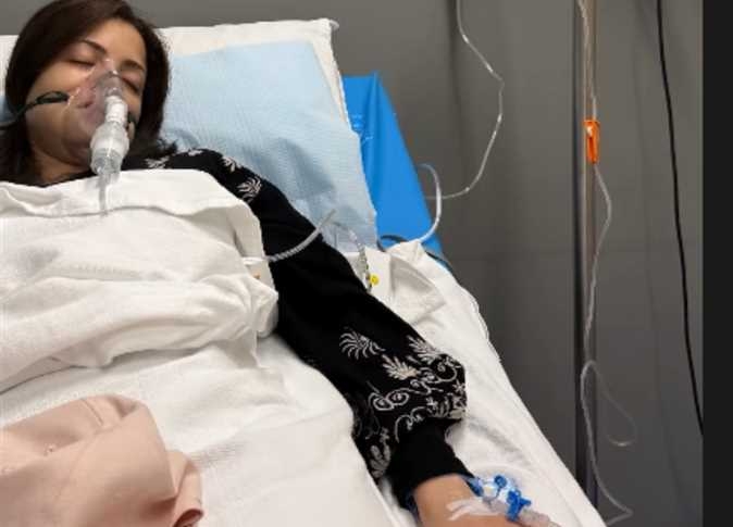 الفنانة منى فاروق تعود لأجهزة التنفس الصناعي من جديد بعد شلل المعدة 1 منى فاروق تعود لأجهزة التنفس