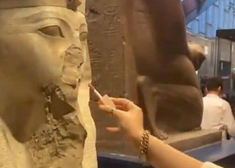 تعليق خبير أثرى عن محاولة وضع مكياج لتماثيل المتحف الكبير 1 وضع مكياج لتماثيل المتحف الكبير