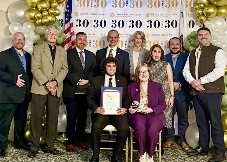 بالصور اختيار مينا حنين ضمن أفضل 30 شاب بكاليفورنيا إنجاز مصري في أمريكا 1 مينا حنين ضمن أفضل 30 شاب بكاليفورنيا