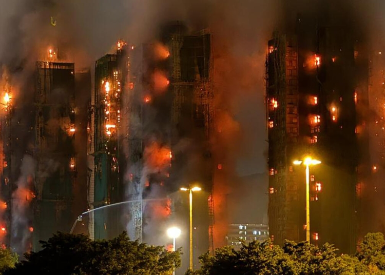 بالصور تفاصيل حريق مجمع سكني بهونج كونج وارتفاع عدد الضحايا 1 حريق المجمع السكني بهونج كونج