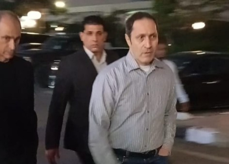 علاء وجمال مبارك يقدمان واجب العزاء في والد الفنان محمد رمضان 1 علاء مبارك
