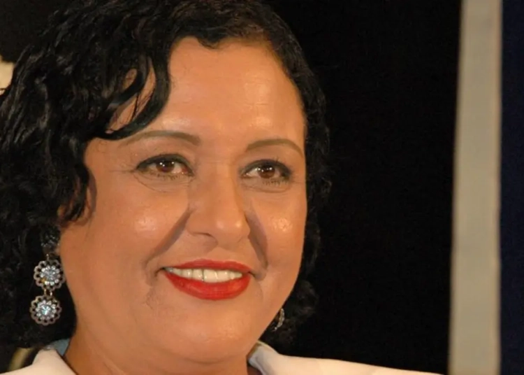 الفنانة معالي زايد قبل أضواء الفن أبدعت في رسم البورتريهات والإخوان حولوا حياتها رأسا على عقب 1 الفنانة معالي زايد