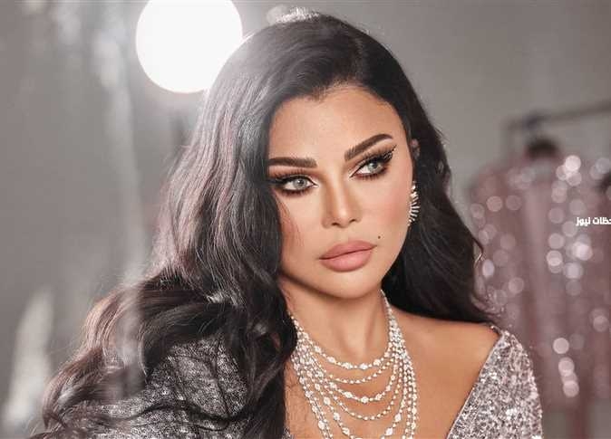 هيفاء وهبي تصدم الجميع تقص فستانها أمام الجماهير في حفلها الأخير 1 هيفاء وهبي تصدم الجميع