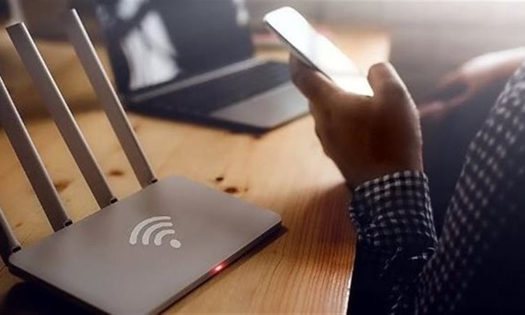 الإعلامى لمجلس الوزراء يكشف حقيقة قرار إيقاف الإنترنت ليلًا لترشيد الكهرباء عقب جدل السوشيال ميديا 1 زيادات أسعار الإنترنت