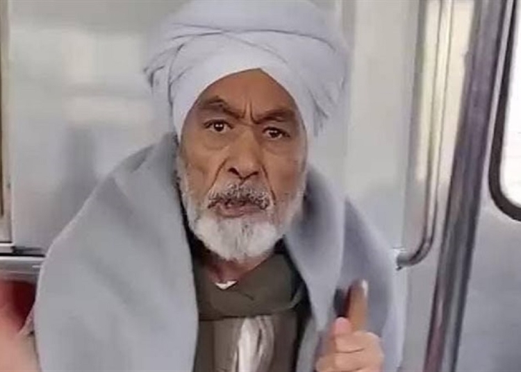 بالفيديو مشادة كلامية بين رجل صعيدي مسن مع فتاة بسبب طريقة جلوسها في المترو حاطة رجل على رجل 1 واقعة مترو حلوان