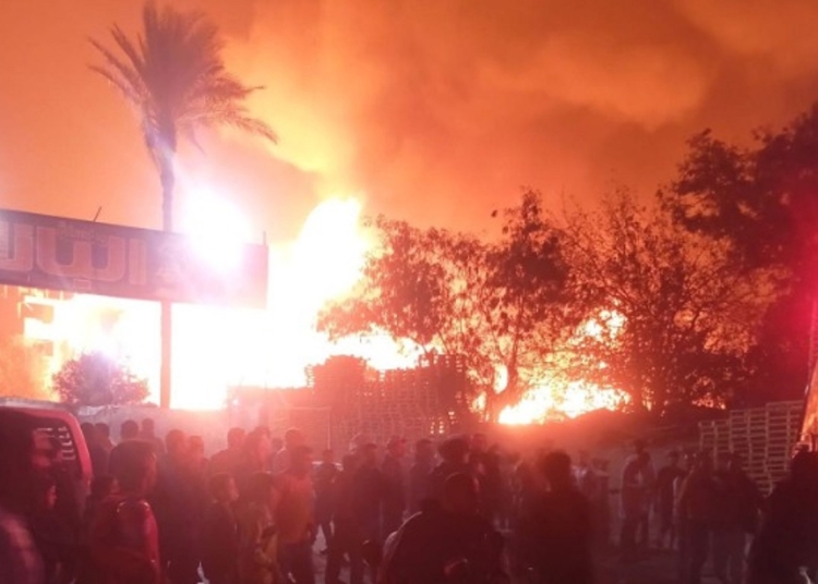 120 دقيقة رعب بالصور تفاصيل حريق مخزن الأخشاب بمنطقة مؤسسة الزكاة بحي المرج 1 حريق مخزن الأخشاب بمنطقة مؤسسة الزكاة المرج