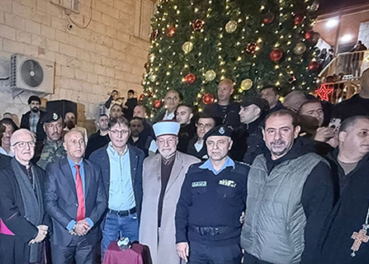 بالفيديو كنيسة الفادي في جنين بعد إحراقها تعيد إضاءة شجرة ومغارة عيد الميلاد 1 كنيسة الفادي في جنين
