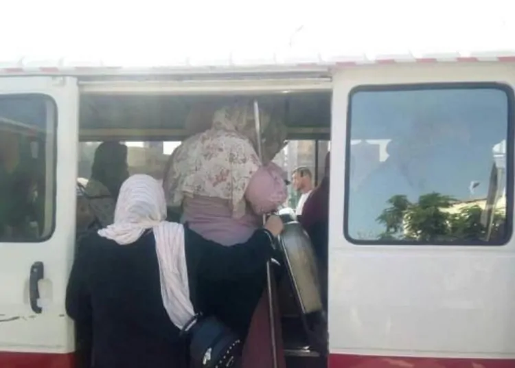 بعد منع جلوس المرأة بجوار السائق بالمقعد الأمامي جدل بشأن قرار إلغائه بمحافظة البحيرة 1 منع جلوس المرأة بجوار السائق بالمقعد الأمامي
