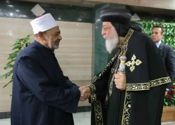شيخ الأزهر الدكتور أحمد الطيب يرد بقوة على كل من يحرم تهنئه الأقباط بأعيادهم 12 شيخ الأزهر الدكتور أحمد الطيب يطمئن على صحة البابا تواضروس الثاني