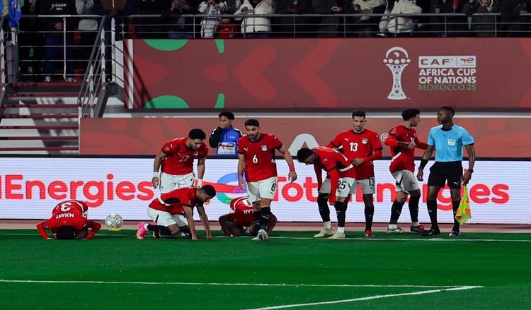 تغيير مفاجئ في دفاع الفراعنة كواليس استبعاد حسام عبدالمجيد قبل موقعة جنوب إفريقيا 1 استبعاد حسام عبدالمجيد