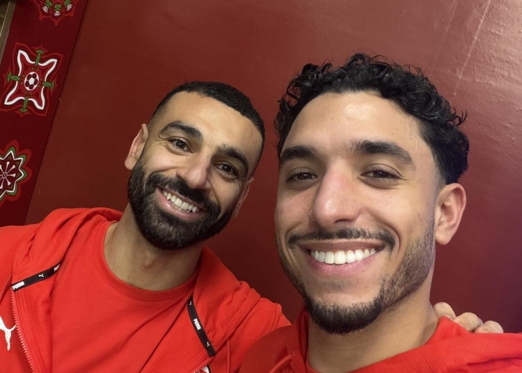 بصورة عالمية محمد صلاح يحتفل مع عمر مرموش بعد الريمونتادا القاتلة أمام زيمبابوي 1 محمد صلاح يحتفل مع عمر مرموش