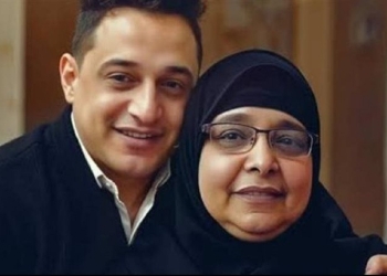 وصية اللحظات الأخيرة رضا البحراوي يُفجر مفاجأة الاعتزال عقب رحيل والدته 5 رضا البحراوي ووالدته