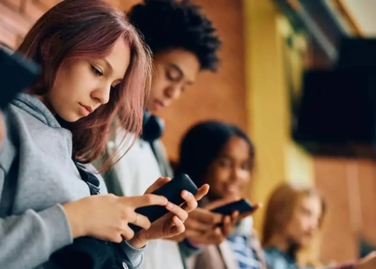 انتبه وباء جديد ينتشر بسبب الموبايل طبيبة تحذر 1 وباء جديد ينتشر بسبب الموبايل