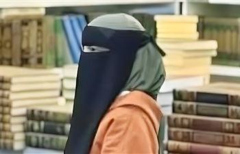 حكم ارتداء الأطفال البنات للنقاب