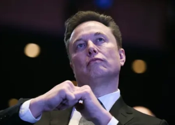 إيلون ماسك يشعل الوسط من جديد ويشكك في الوثوق بتطبيق الواتساب 7 إيلون ماسك يشعل الوسط