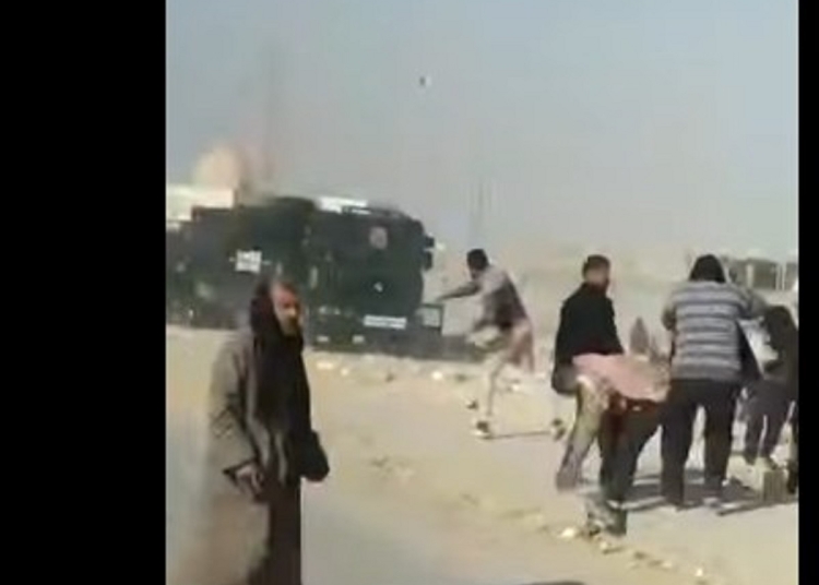 بالفيديو اشتباكات بين قوات الشرطة و أقباط 15 مايو بسبب خلاف على أرض مخصصة لبناء كنيسة بمنطقة الزهور والقبض على عدد من المحتجين على قرار الهدم 1 اشتباكات بين قوات الشرطة و أقباط 15 مايو