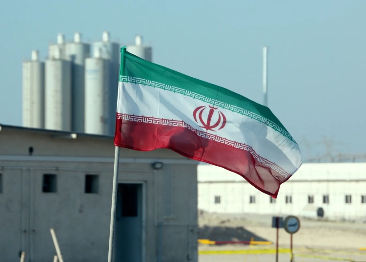 إيران تحذر دول الخليج من استهداف النية التحتية للطاقة الإيرانية سيعيدكم للوراء 100 سنه 1 خنق الإنترنت بالعالم من خلال مضيق هرمز