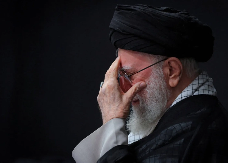 جنرال أمريكي يعلن كواليس اغتيال علي خامنئي المرشد الأعلى الإيراني أراد الموت شهيدًا 1 مقتل المرشد علي خامنئي
