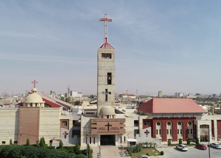 بالصور كنيسة الرسولين في عنكاوا باربيل بالعراق تتعرض لأضرار بعد استهدافها بصاروخ وغضب مسيحي لاستهداف المدنيين 1 كنيسة الرسولين في عنكاوا باربيل بالعراق تتعرض لأضرار
