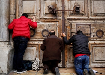 أبواب كنيسة القيامة موصدة