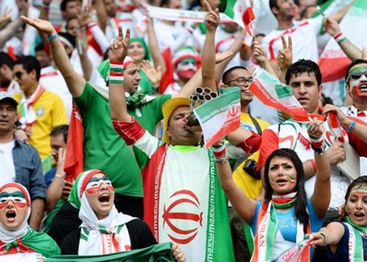 إيران تعلن تحديها للولايات المتحدة الأمريكية وتؤكد مشاركتها في مونديال 2026 1 المنتخب الإيراني في ورطة جديدة