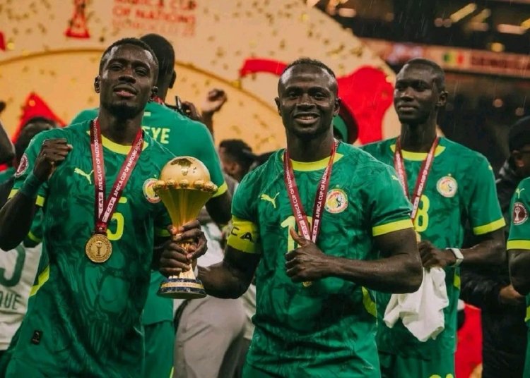 السنغال مولعة الدنيا تتحدى الكاف وترفض تسليم الكأس وسط تهديدات بانفصالها عن القارة 1 السنغال ترفض تسليم الكأس