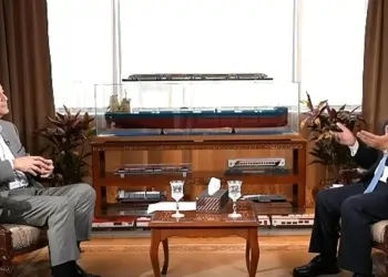 وزير النقل يجيب على سؤال عمرو أديب