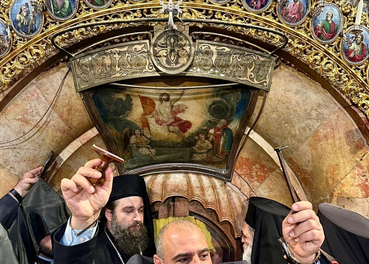 تعليق أمين مفتاح كنيسة القيامة عن منع الكاردينال من دخول الكنيسة جرح عميق في قلب القدس والإيمان 1 أمين مفتاح كنيسة القيامة