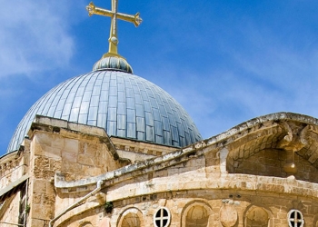 إسرائيل تمنع رهبان وقيادات الكنائس المسيحية من دخول كنيسة القيامة