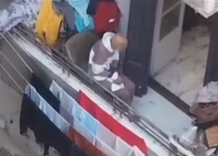 الأجهزة الأمنية تضبط صاحبة دار رعاية مسنين غير مرخصة بالقاهرة بعد اكتشاف وجود شخص مسن مقيد داخلها 1 ضبط صاحبة دار رعاية مسنين غير مرخصة بالقاهرة