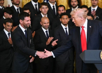 لأول مرة بالبيت الأبيض ترامب يستقبل ميسي أسطورة كرة القدم في احتفالية خاصة 11 ترامب يستقبل ميسي