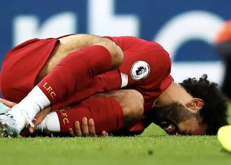 الملك المصري بخير ليفربول يزف بشرى سارة حول إصابة محمد صلاح وموقفه من مونديال 2026 1 صلاح عقب إصابته - إصابة محمد صلاح