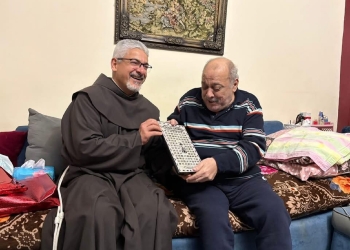 زوجة ضياء الميرغني تكشف كواليس زيارة الأب بطرس له وتفاصيل حالته الصحية 9 الأب بطرس وضياء الميرغني