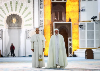 البابا في أرض السلام رسائل الجزائر للعالم من كنيسة أوغستين إلى المسجد الأعظم 10 البابا في أرض السلام