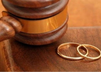 الممتنعين عن سداد النفقة وزير العدل يصدر قرار بشأن تعليق كافة الخدمات العامة لهم 7 تعدد اللوائح" وتوثيق الخطوبة في الكنيسة