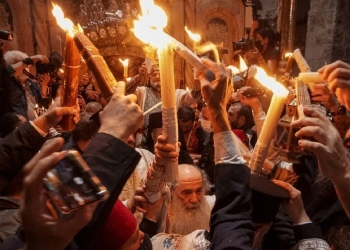 ظهور معجزة فيض النور المقدس
