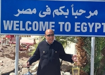 النور المقدس يصل الأراضي المصرية