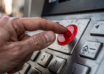 تعمل ايه لو اتخصم مبلغ من حسابك البنكي دون استلام النقد من ماكينة الصراف الآلي 5 ماكينة الصراف الآلي