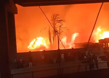 جحيم تحت الكوبري نيران المنيب تستنفر أجهزة الجيزة السلالم الهيدروليكية تتدخل من السماء وفصل الكهرباء ينقذ المنطقة من كارثة 11 حريق المنيب