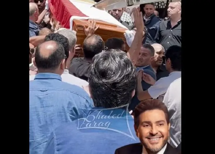 بالصور الحزن يسيطر على نجل هاني شاكر ومحبيه في جنازته ويعلقون لا يعوض 1 جنازة الفنان هاني شاكر