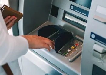 تحركات مكثفة لـ تغذية ماكينات ATM خلال عيد الأضحى والبنوك توجه لاستخدام البدائل 9 تغذية ماكينات ATM