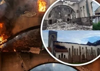 جماعات متشددة يهاجمون كنيسة تاريحية في موزمبيق ويحرقون روضة أطفال والأسقف يصف الهجوم بمشهد رعب حقيقي 11 جماعات متشددة يهاجمون كنيسة في موزمبيق