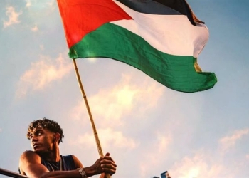 لامين يامال يرفع علم فلسطين
